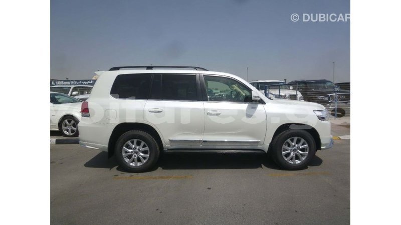 Big with watermark toyota land cruiser estuaire import dubai 5908