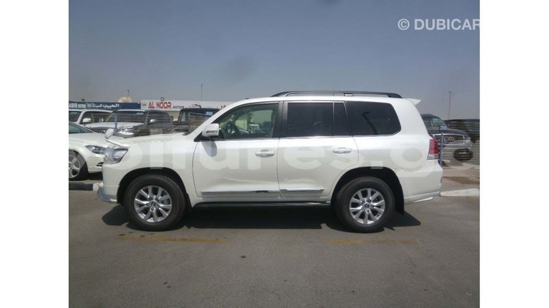 Big with watermark toyota land cruiser estuary import dubai 5908