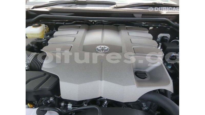 Big with watermark toyota land cruiser estuary import dubai 5908