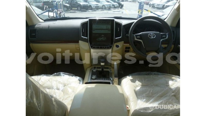 Big with watermark toyota land cruiser estuary import dubai 5909