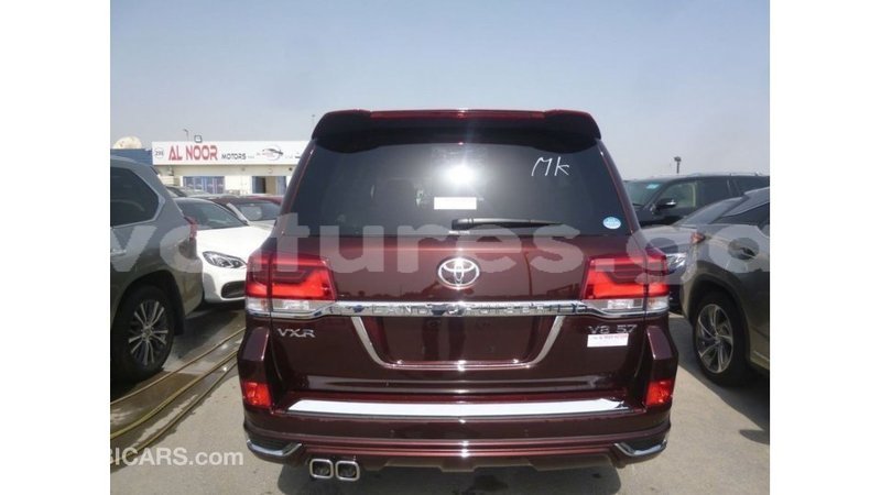 Big with watermark toyota land cruiser estuary import dubai 5909