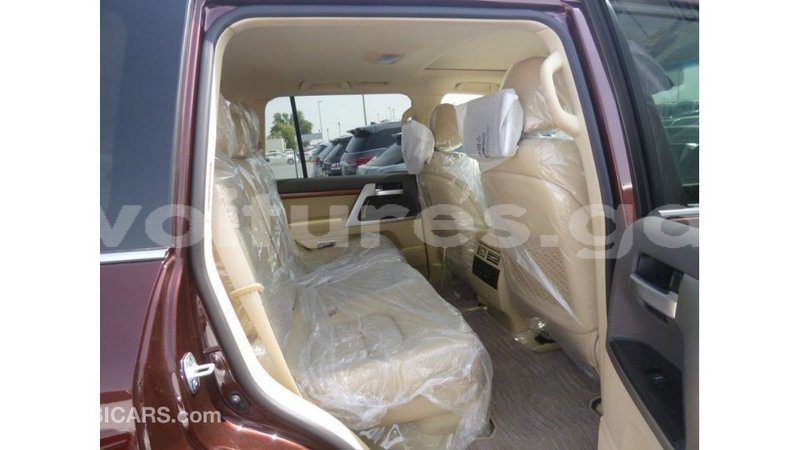 Big with watermark toyota land cruiser estuary import dubai 5909