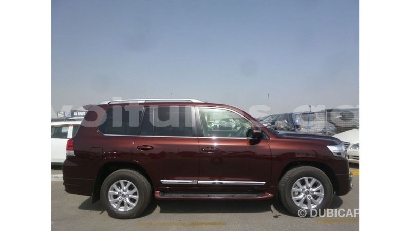 Big with watermark toyota land cruiser estuaire import dubai 5909