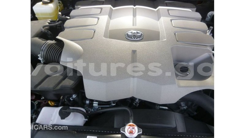 Big with watermark toyota land cruiser estuaire import dubai 5909