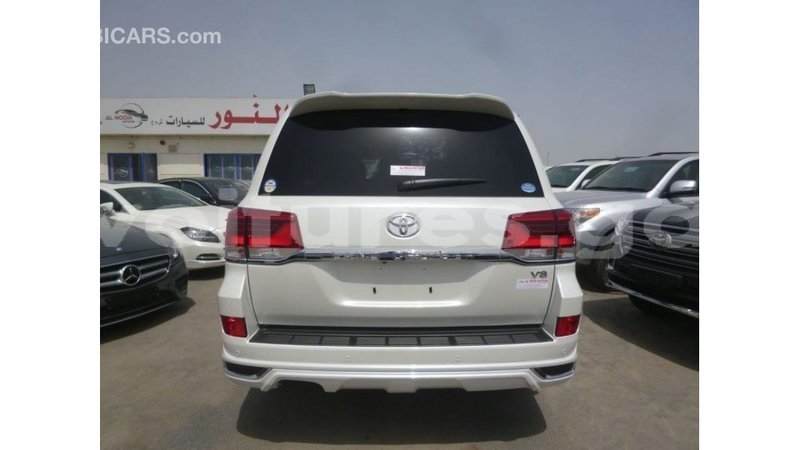 Big with watermark toyota land cruiser estuaire import dubai 5910