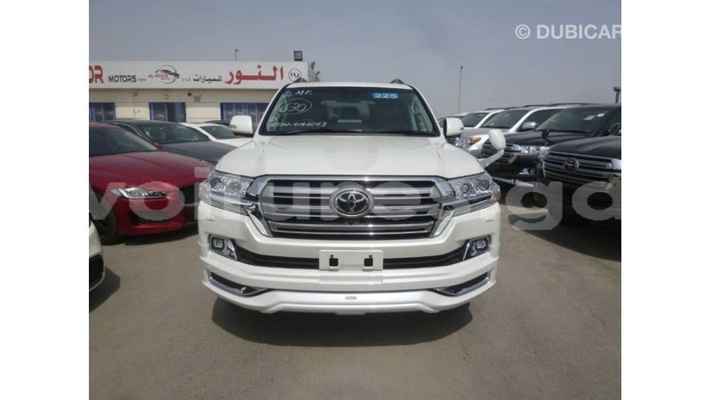 Big with watermark toyota land cruiser estuary import dubai 5910