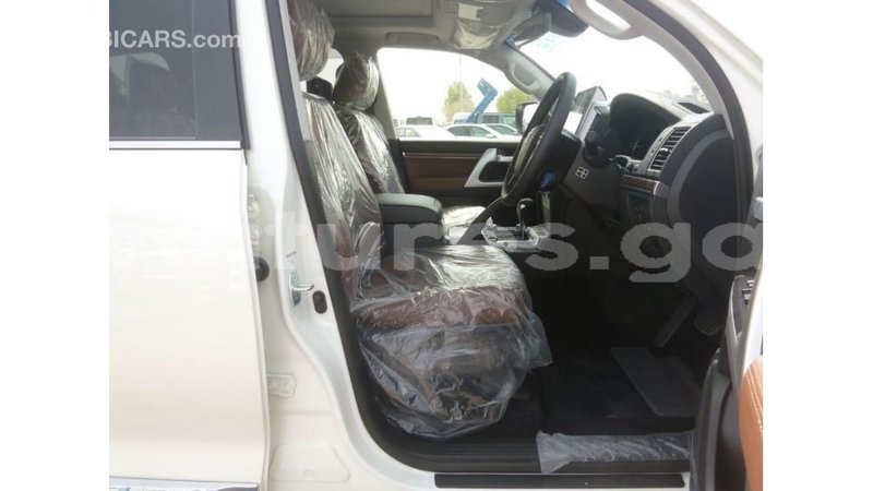 Big with watermark toyota land cruiser estuary import dubai 5910