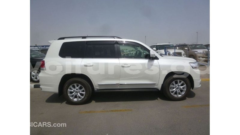 Big with watermark toyota land cruiser estuary import dubai 5910