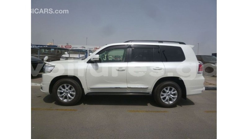 Big with watermark toyota land cruiser estuary import dubai 5910