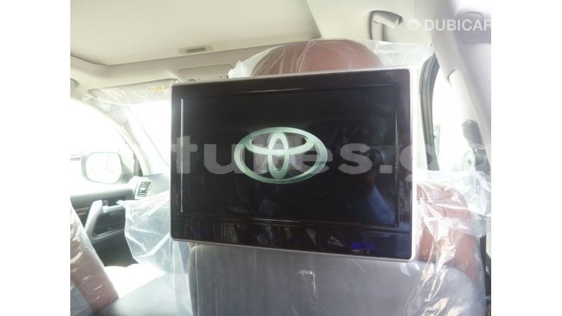 Big with watermark toyota land cruiser estuary import dubai 5910