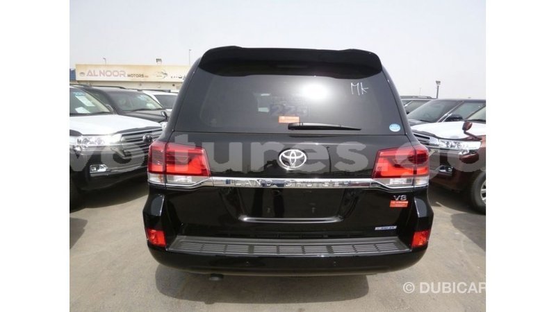 Big with watermark toyota land cruiser estuaire import dubai 5912