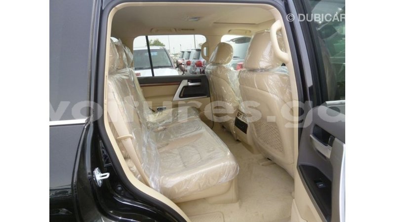 Big with watermark toyota land cruiser estuaire import dubai 5912