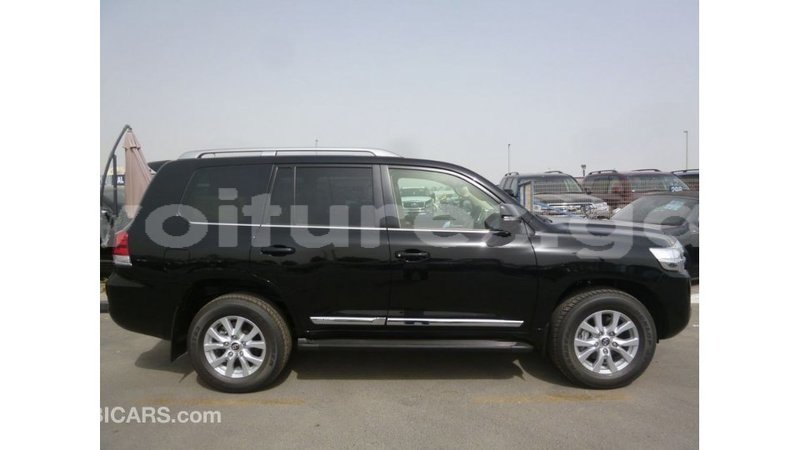 Big with watermark toyota land cruiser estuary import dubai 5912