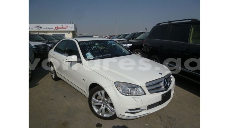 Big with watermark mercedes benz 200 estuary import dubai 5913