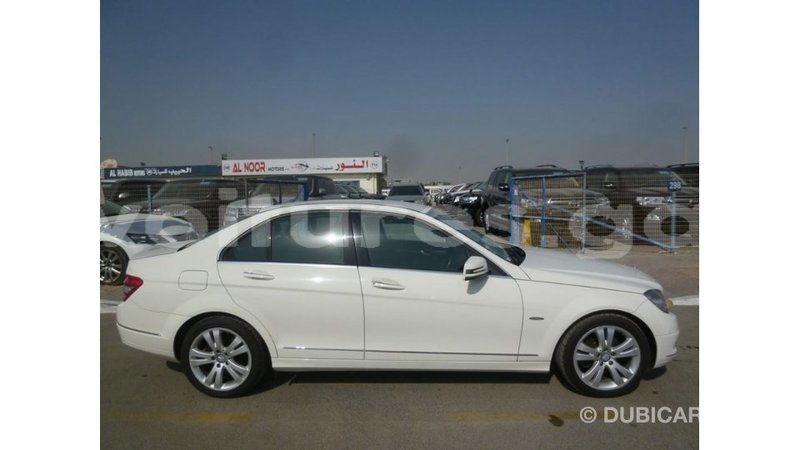 Big with watermark mercedes benz 200 estuary import dubai 5913