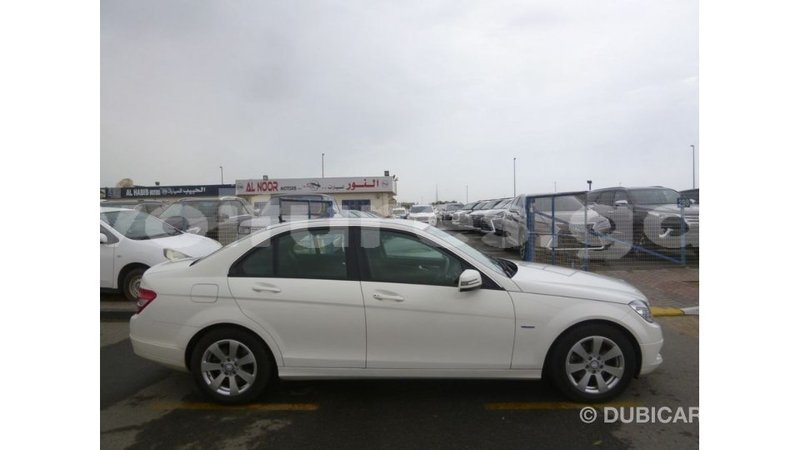 Big with watermark mercedes benz 200 estuaire import dubai 5915