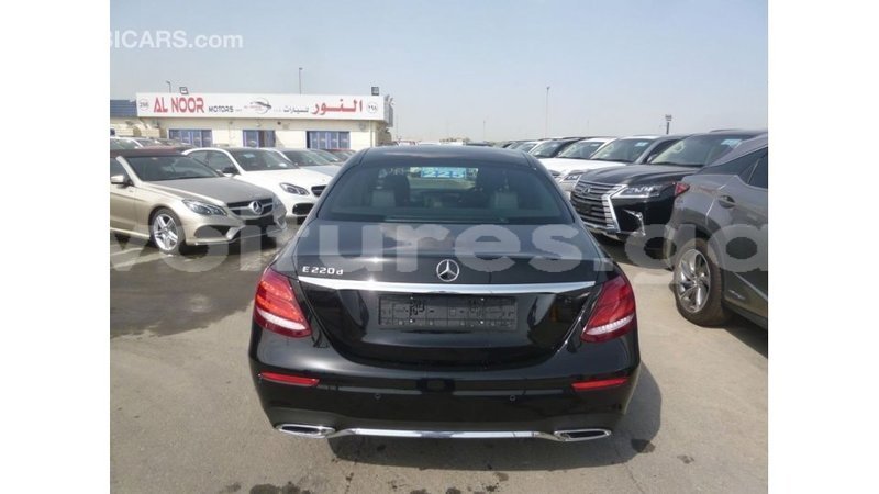 Big with watermark mercedes benz 190 estuary import dubai 5916