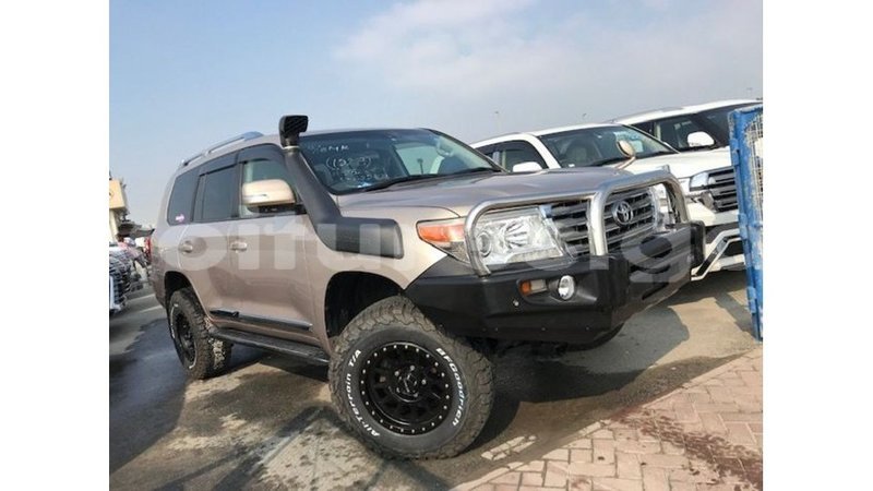 Big with watermark toyota land cruiser estuary import dubai 5918