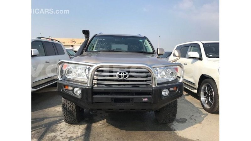 Big with watermark toyota land cruiser estuaire import dubai 5918