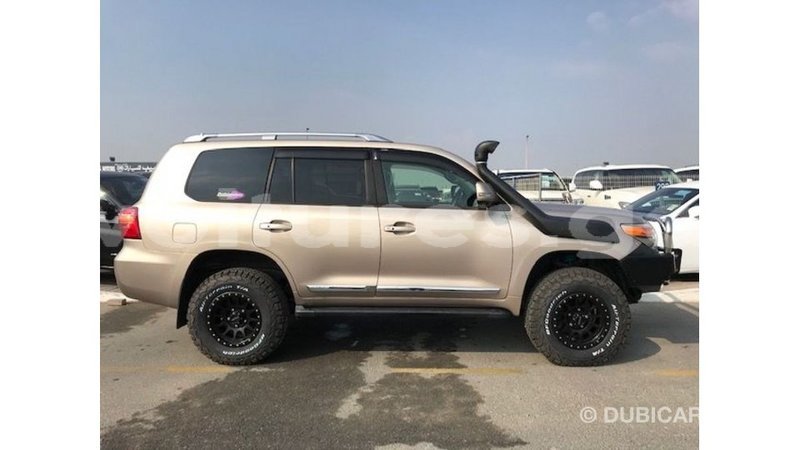 Big with watermark toyota land cruiser estuary import dubai 5918