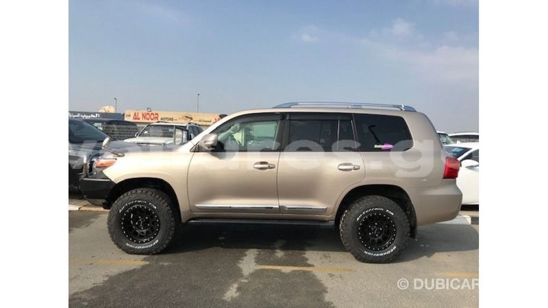 Big with watermark toyota land cruiser estuary import dubai 5918