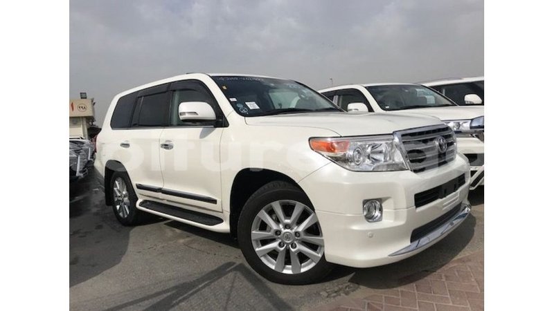 Big with watermark toyota land cruiser estuaire import dubai 5920
