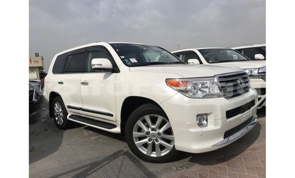 Buy Import Toyota Land Cruiser White Car in Import - Dubai in Estuary Buy Import Toyota Land Cruiser White Car in Import - Dubai in Estuary
