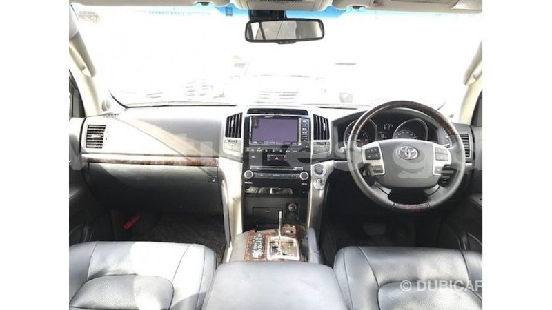 Big with watermark toyota land cruiser estuary import dubai 5920