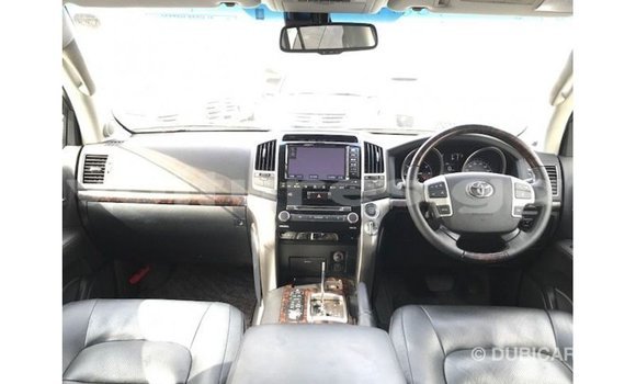 Buy Import Toyota Land Cruiser White Car in Import - Dubai in Estuary Buy Import Toyota Land Cruiser White Car in Import - Dubai in Estuary