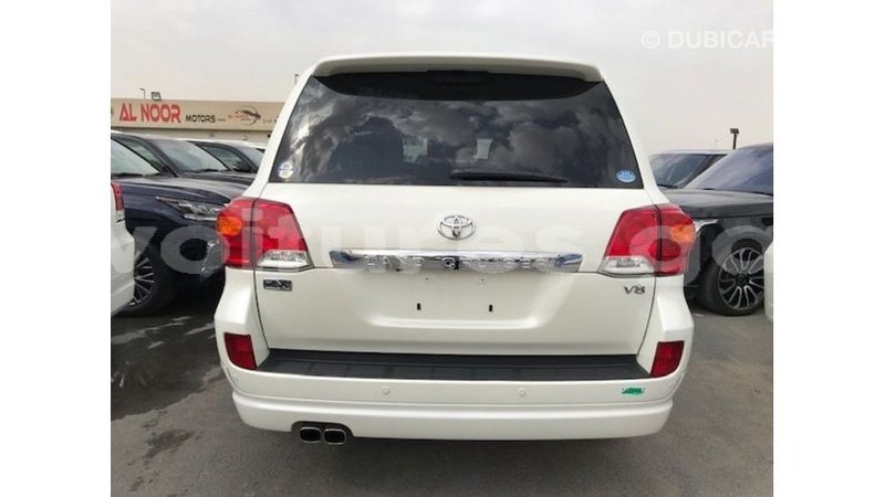 Big with watermark toyota land cruiser estuary import dubai 5920