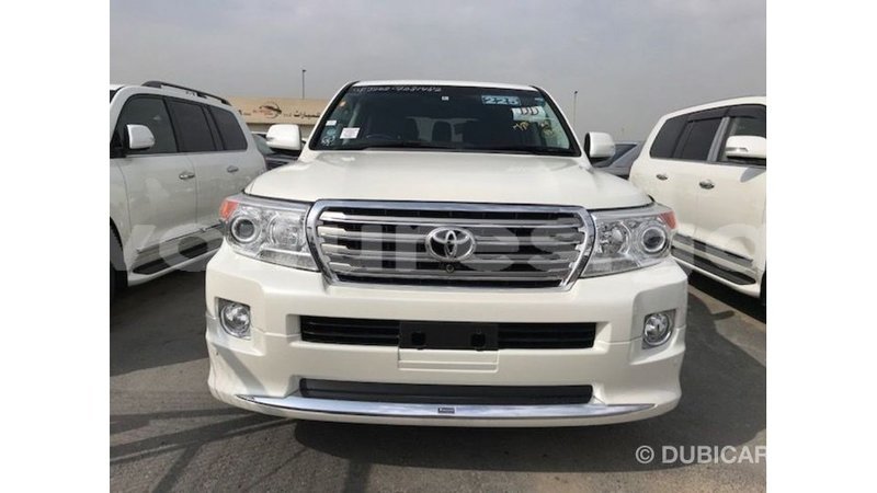 Big with watermark toyota land cruiser estuary import dubai 5920