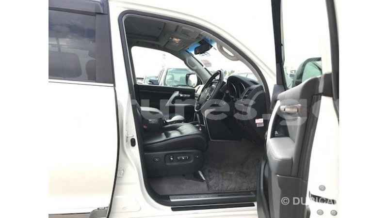 Big with watermark toyota land cruiser estuary import dubai 5920