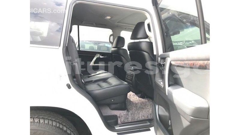 Big with watermark toyota land cruiser estuaire import dubai 5920