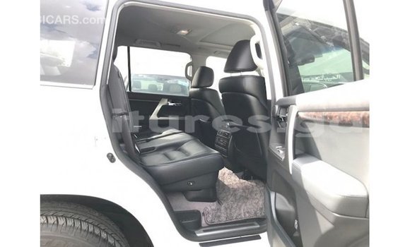 Buy Import Toyota Land Cruiser White Car in Import - Dubai in Estuary Buy Import Toyota Land Cruiser White Car in Import - Dubai in Estuary
