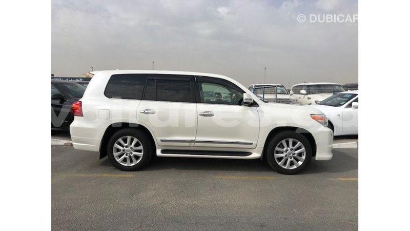 Big with watermark toyota land cruiser estuary import dubai 5920