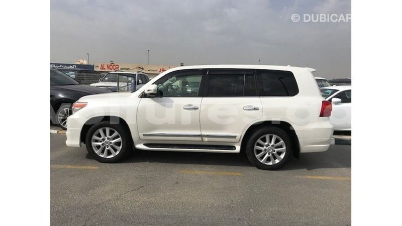 Big with watermark toyota land cruiser estuary import dubai 5920