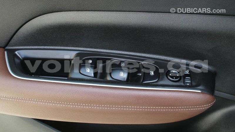 Big with watermark renault koleos estuaire import dubai 5922