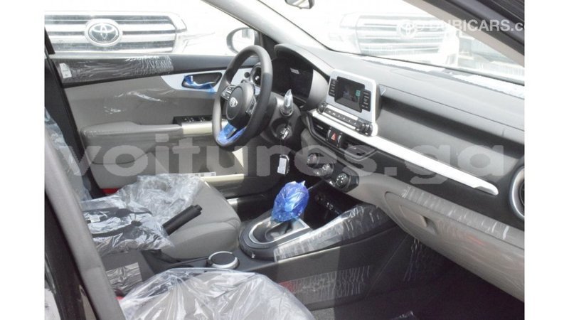 Big with watermark kia cerato estuaire import dubai 5923