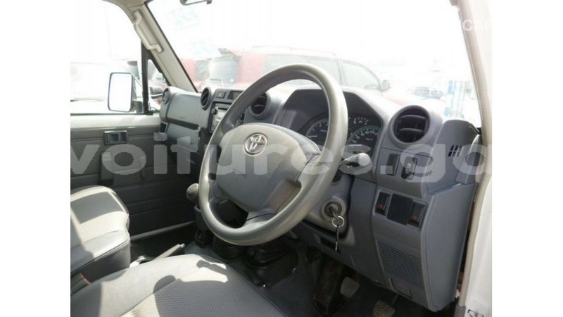 Big with watermark toyota land cruiser estuaire import dubai 5924