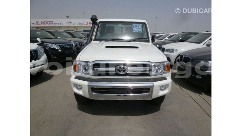 Big with watermark toyota land cruiser estuaire import dubai 5924