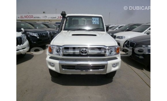 Acheter Import Voiture Toyota Land Cruiser Blanc à Import - Dubai, Estuaire Acheter Import Voiture Toyota Land Cruiser Blanc à Import - Dubai, Estuaire