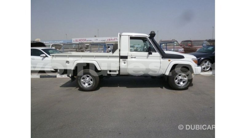 Big with watermark toyota land cruiser estuaire import dubai 5924