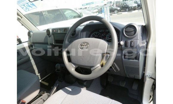 Buy Import Toyota Land Cruiser White Car in Import - Dubai in Estuary Buy Import Toyota Land Cruiser White Car in Import - Dubai in Estuary
