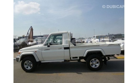 Buy Import Toyota Land Cruiser White Car in Import - Dubai in Estuary Buy Import Toyota Land Cruiser White Car in Import - Dubai in Estuary
