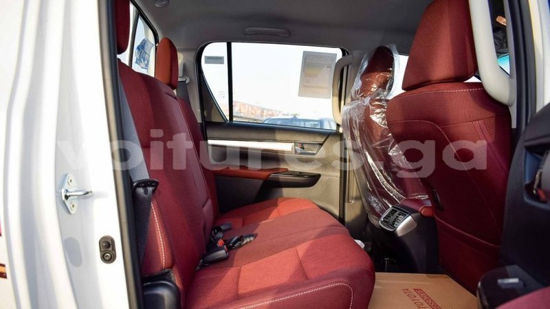 Big with watermark toyota hilux estuaire import dubai 5926