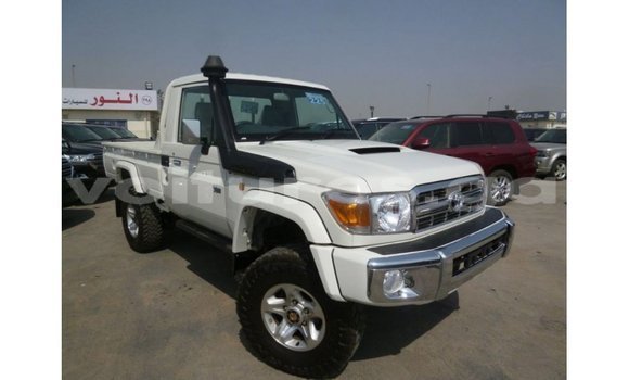 Sayi Imported Toyota Land Cruiser White Mota in Import - Dubai a estuary Sayi Imported Toyota Land Cruiser White Mota in Import - Dubai a estuary