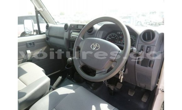 Sayi Imported Toyota Land Cruiser White Mota in Import - Dubai a estuary Sayi Imported Toyota Land Cruiser White Mota in Import - Dubai a estuary