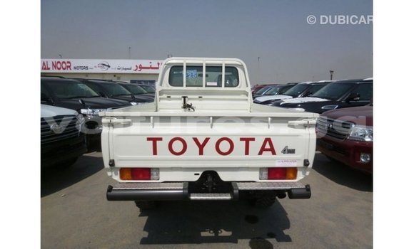 Sayi Imported Toyota Land Cruiser White Mota in Import - Dubai a estuary Sayi Imported Toyota Land Cruiser White Mota in Import - Dubai a estuary