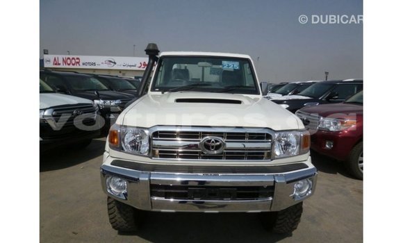 Sayi Imported Toyota Land Cruiser White Mota in Import - Dubai a estuary Sayi Imported Toyota Land Cruiser White Mota in Import - Dubai a estuary