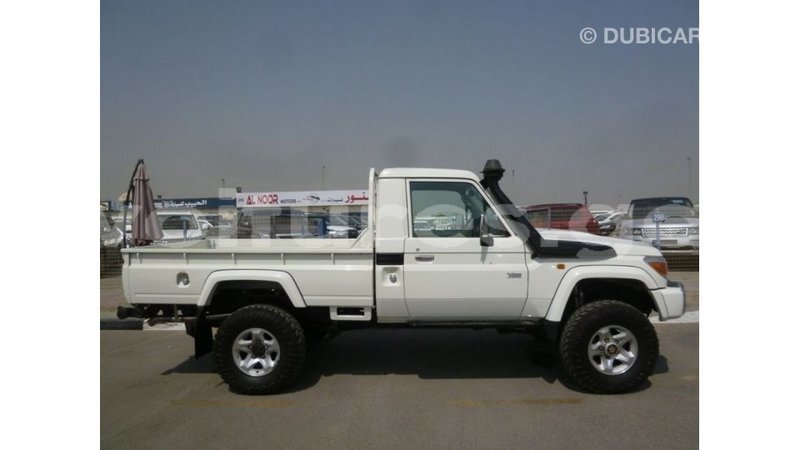 Big with watermark toyota land cruiser estuaire import dubai 5927